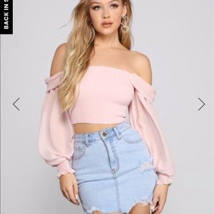 SWEET STYLISH MOMENTS SMOCK TOP 💗 only worn once.